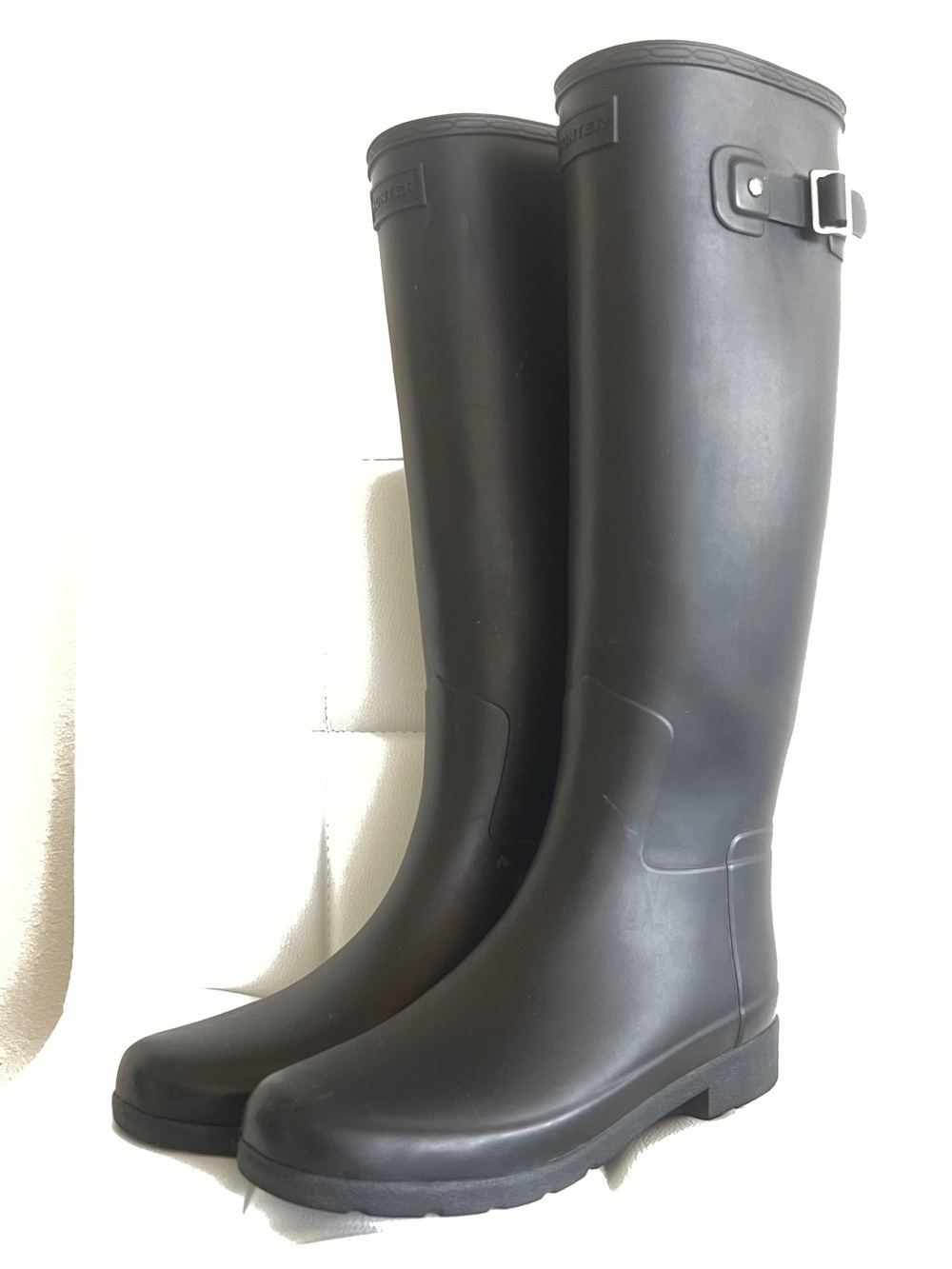 Hunter Tall Matte Black Tall Rain Boots w/Side Buckle Women’s Sz 8, Like New - Picture 13 of 16